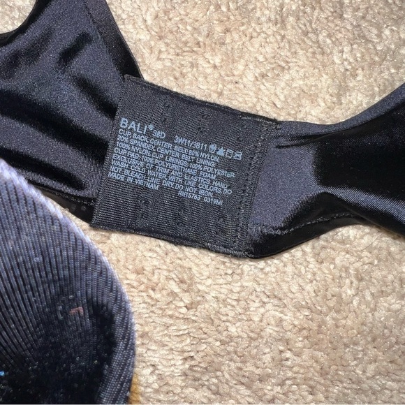 Bali One Smooth U Smoothing & Concealing Underwire Bra Black Size 38D - Picture 9 of 9